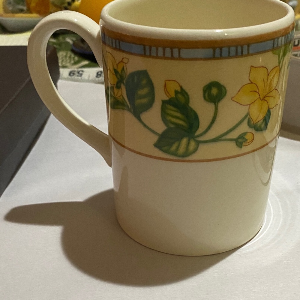 Johnson Bros Made in England “Spring Medley” Pattern made from 1996-2000. Pretty